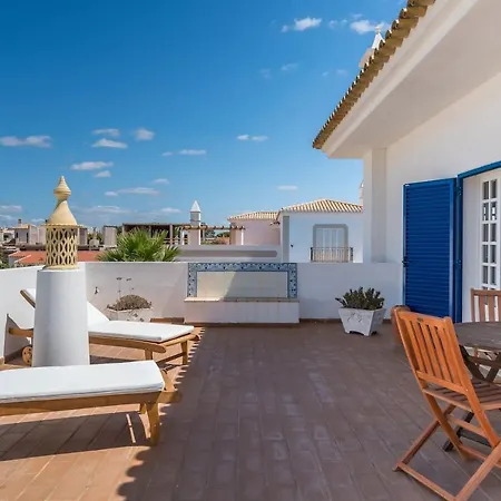 Castelinho - Pool - - Free Wifi - Air Con