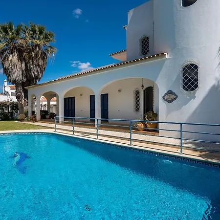 Castelinho - Pool - - Free Wifi - Air Con Apartment
